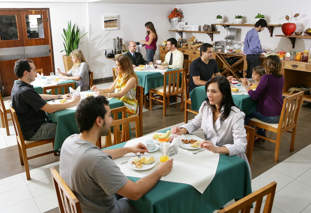 SERRANO RESIDENCIAL HOTEL 47/54