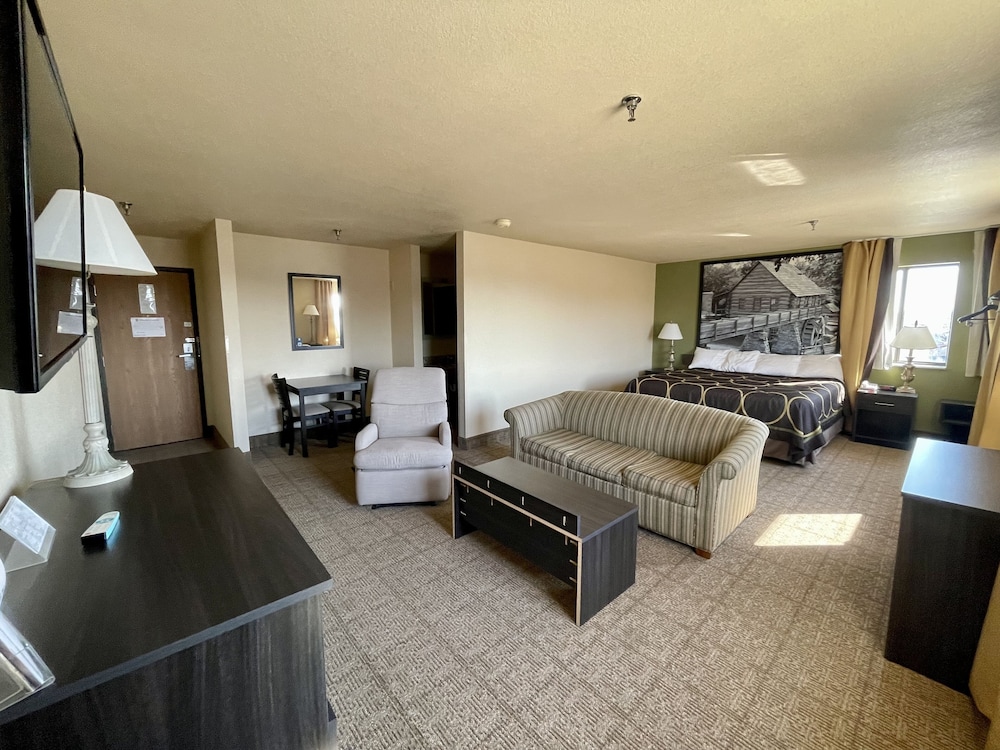 Super 8 by Wyndham Macon 10/16
