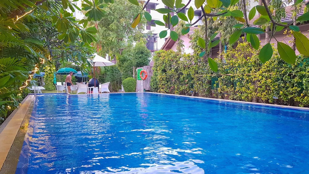 The Lokal Hotel Phuket 30/37