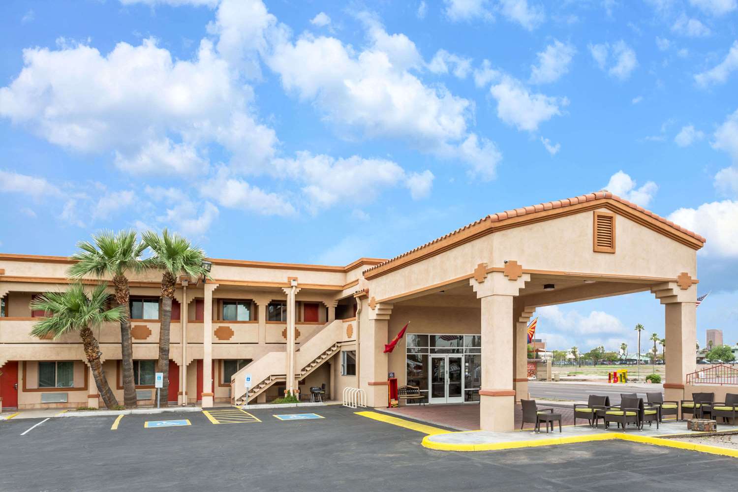 Super 8 Phoenix Downtown 18/20
