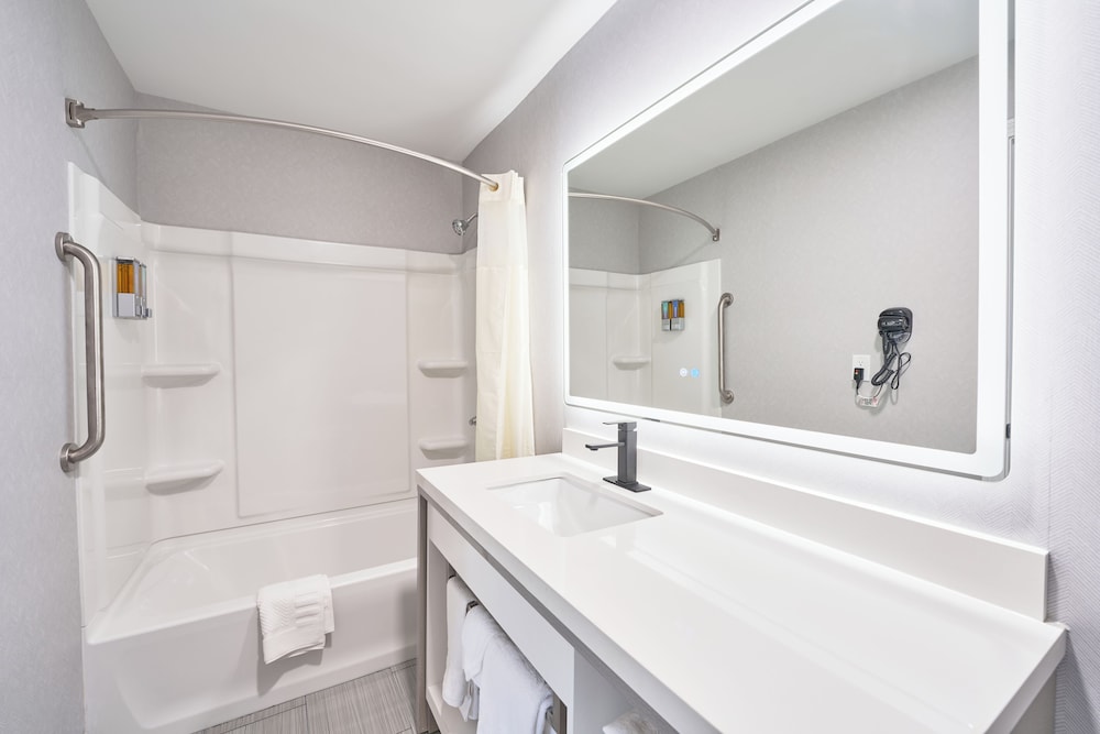 All Seasons Inn And Suites 26/26