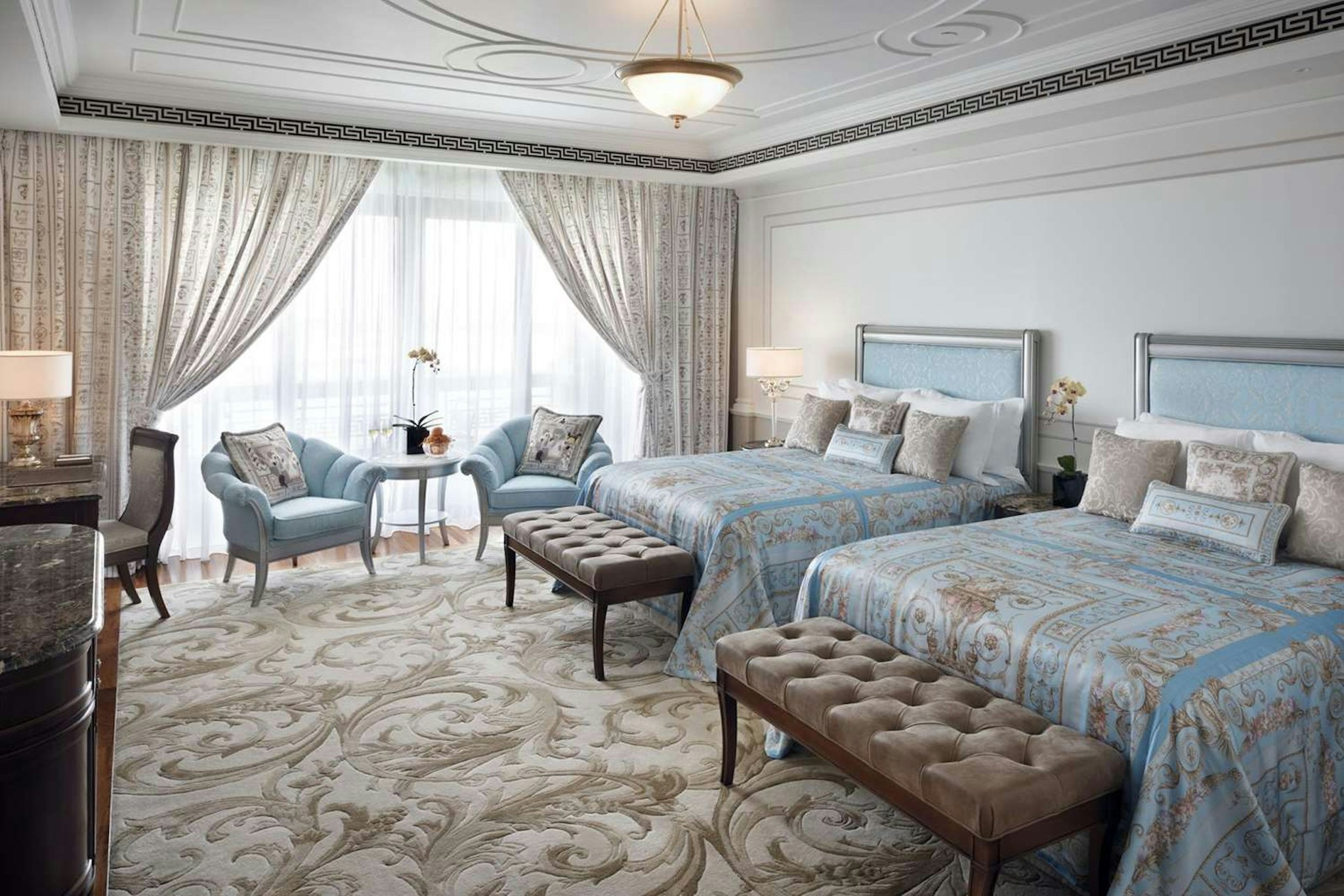 PREMIER VERSACE CREEK VIEW  ROOM