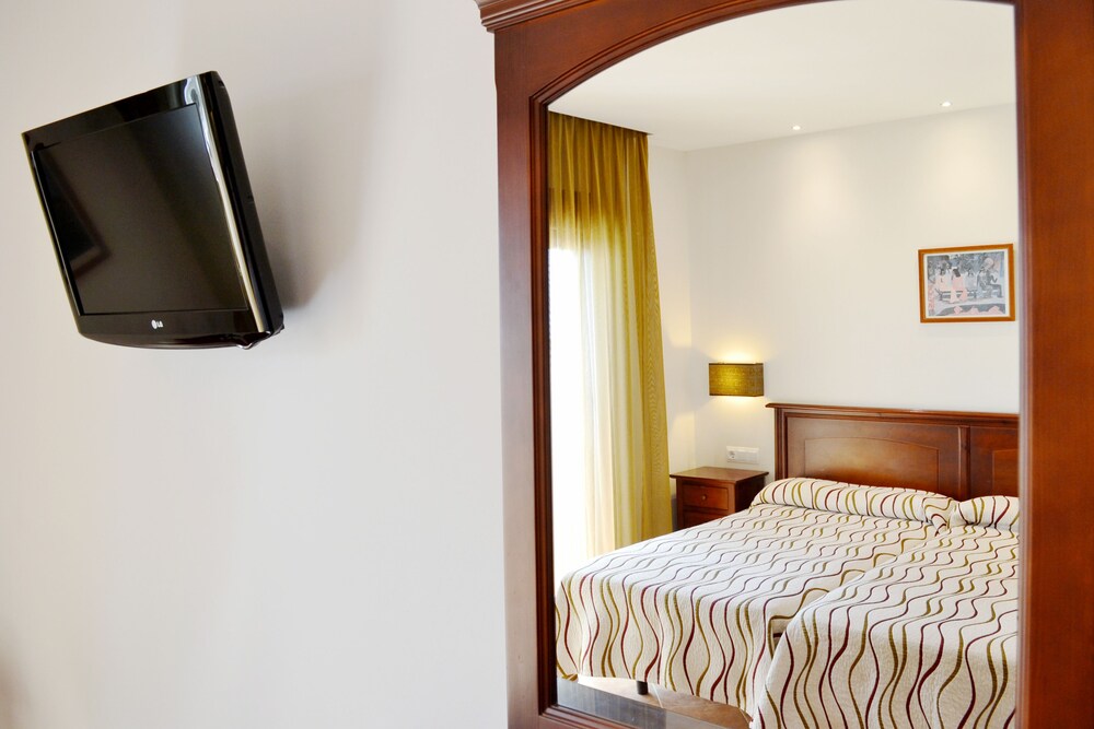 Tarik Hotel 14/63