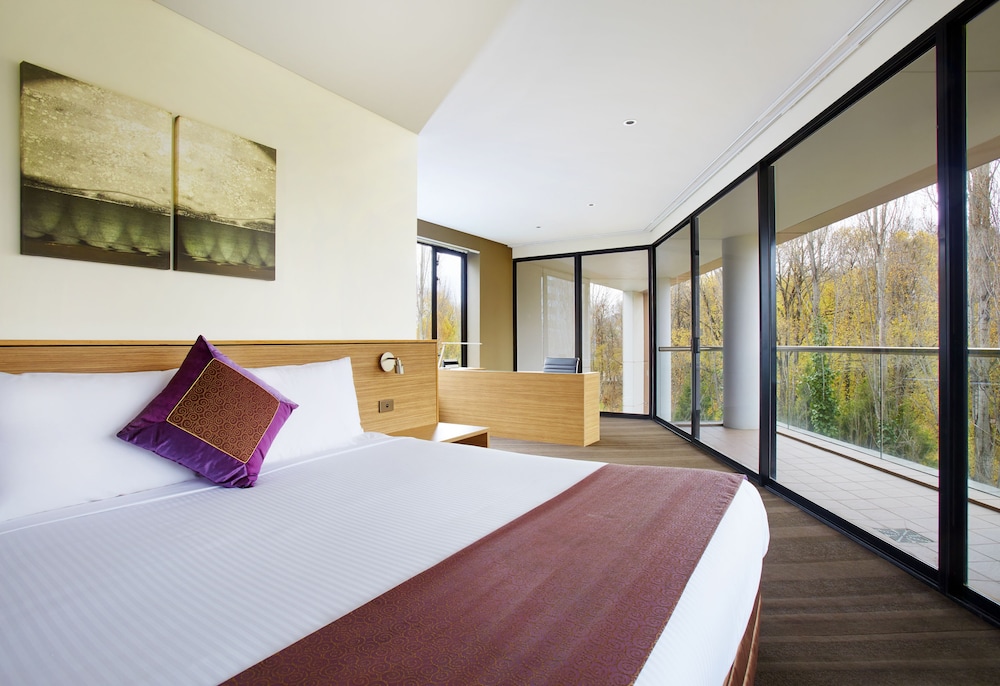 Crowne Plaza Canberra 15/81