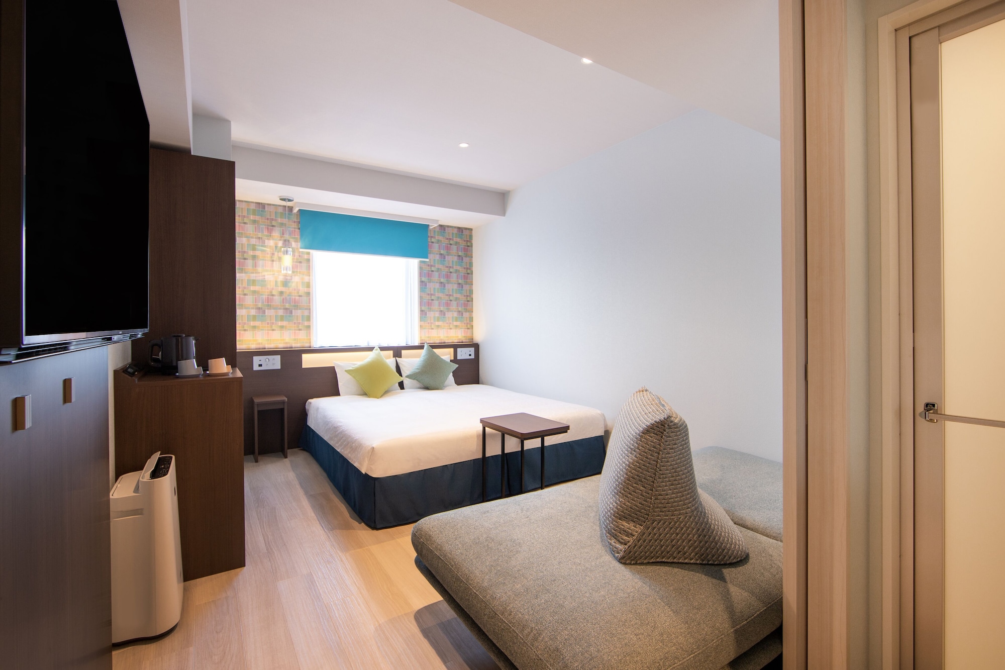 ROOM, KING BED