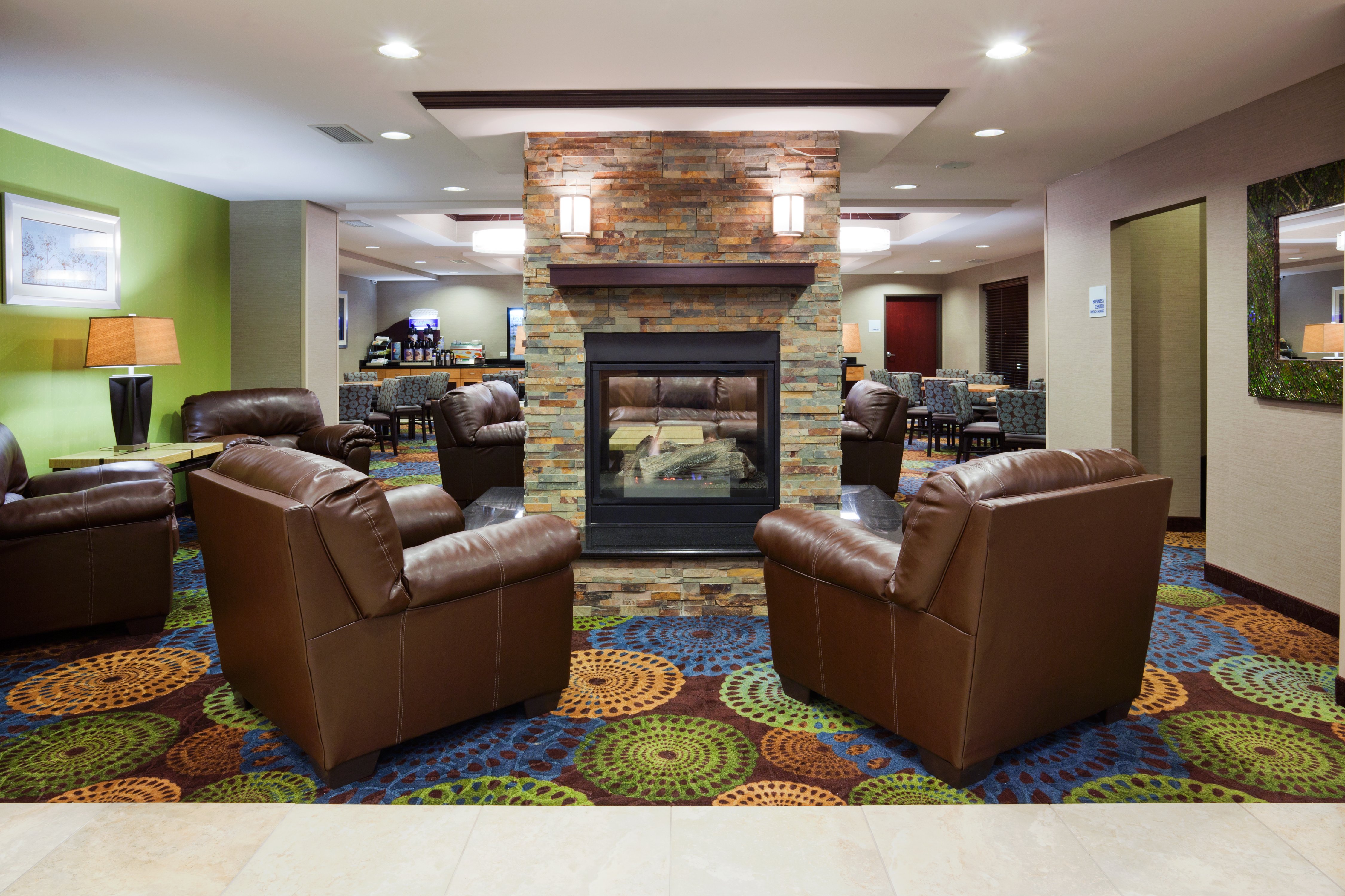 Holiday Inn Express Hotel Suites Rochester 32/51