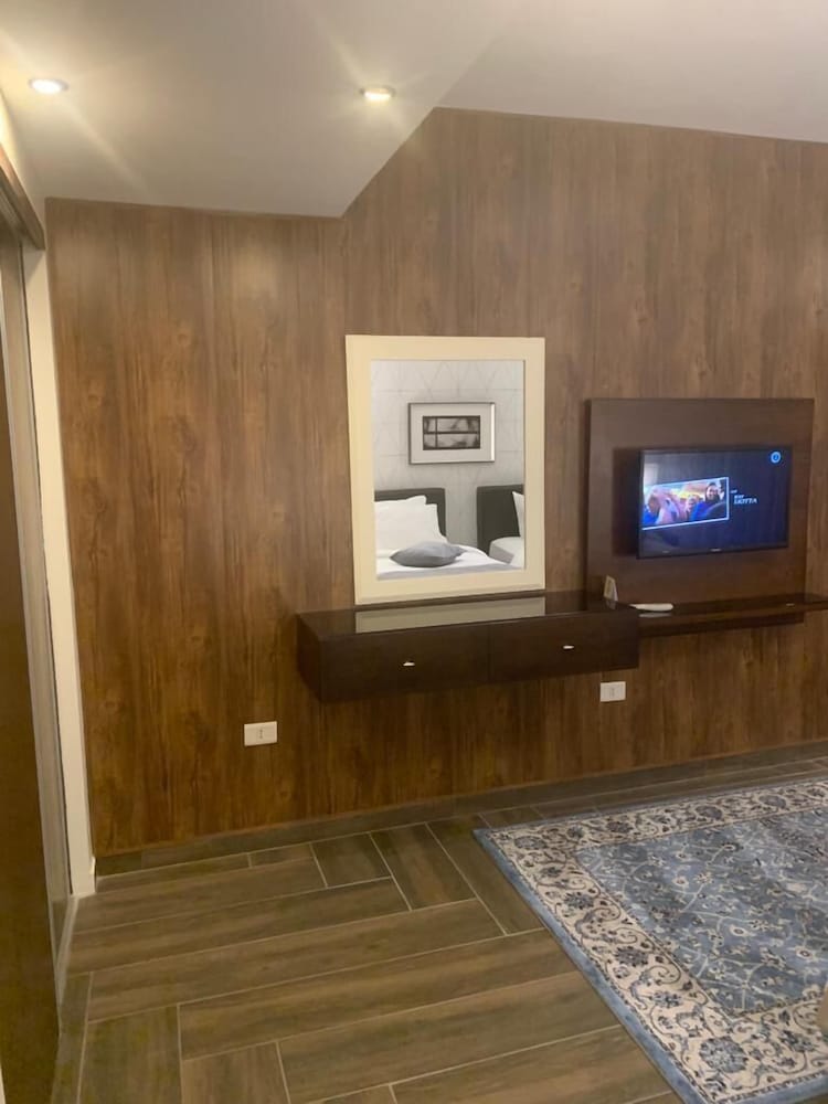 CITY ROSE HOTEL SUITES 8/67