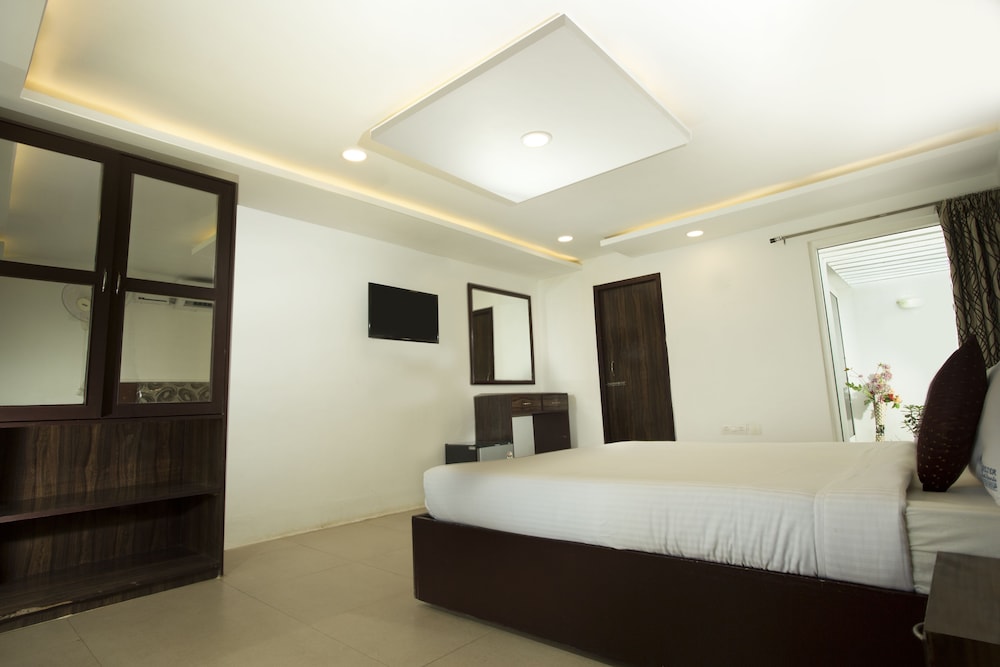 Shelter Beach Resort 13/66