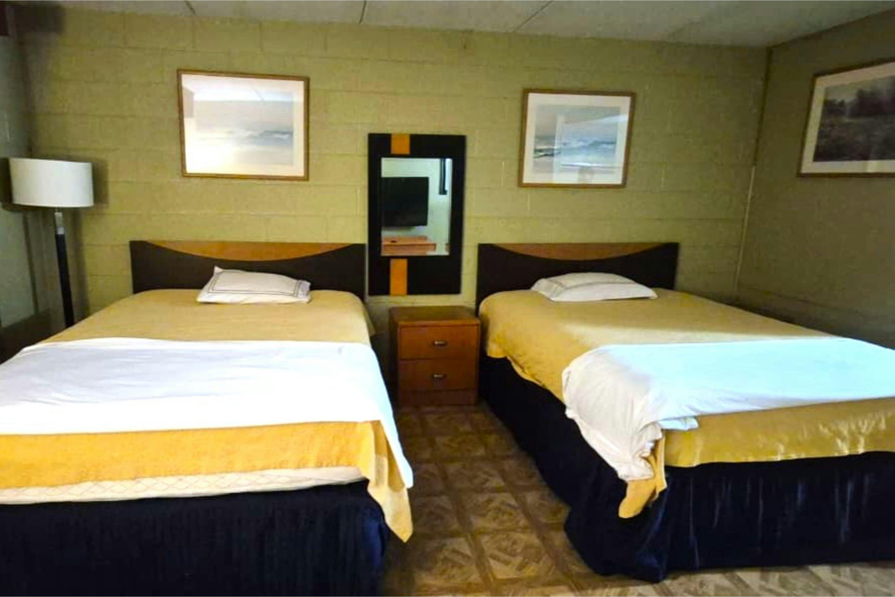 2 Full Beds - Non-Smoking