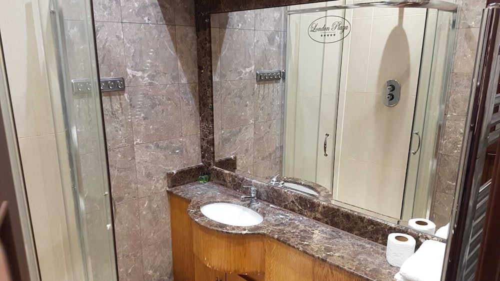 LONDON PLAZA SERVICED APARTMENTS 52/52