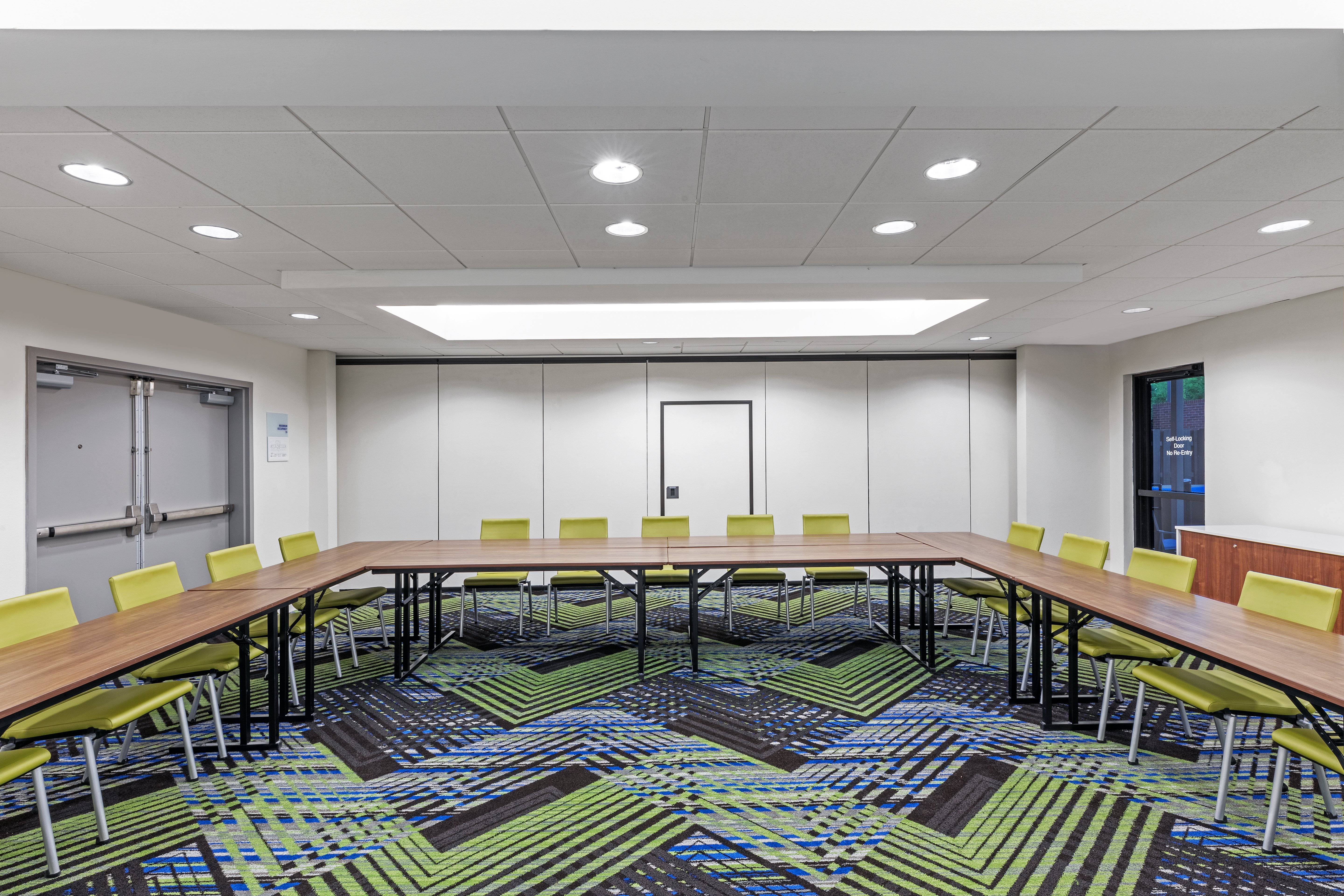 Holiday Inn Express & Suites Sulphur (Lake Charles) 44/50
