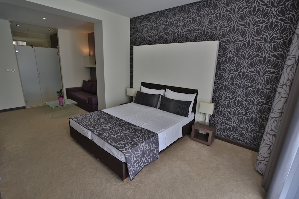 CLASSIC, DOUBLE BED, SEA VIEW, BALCONY
