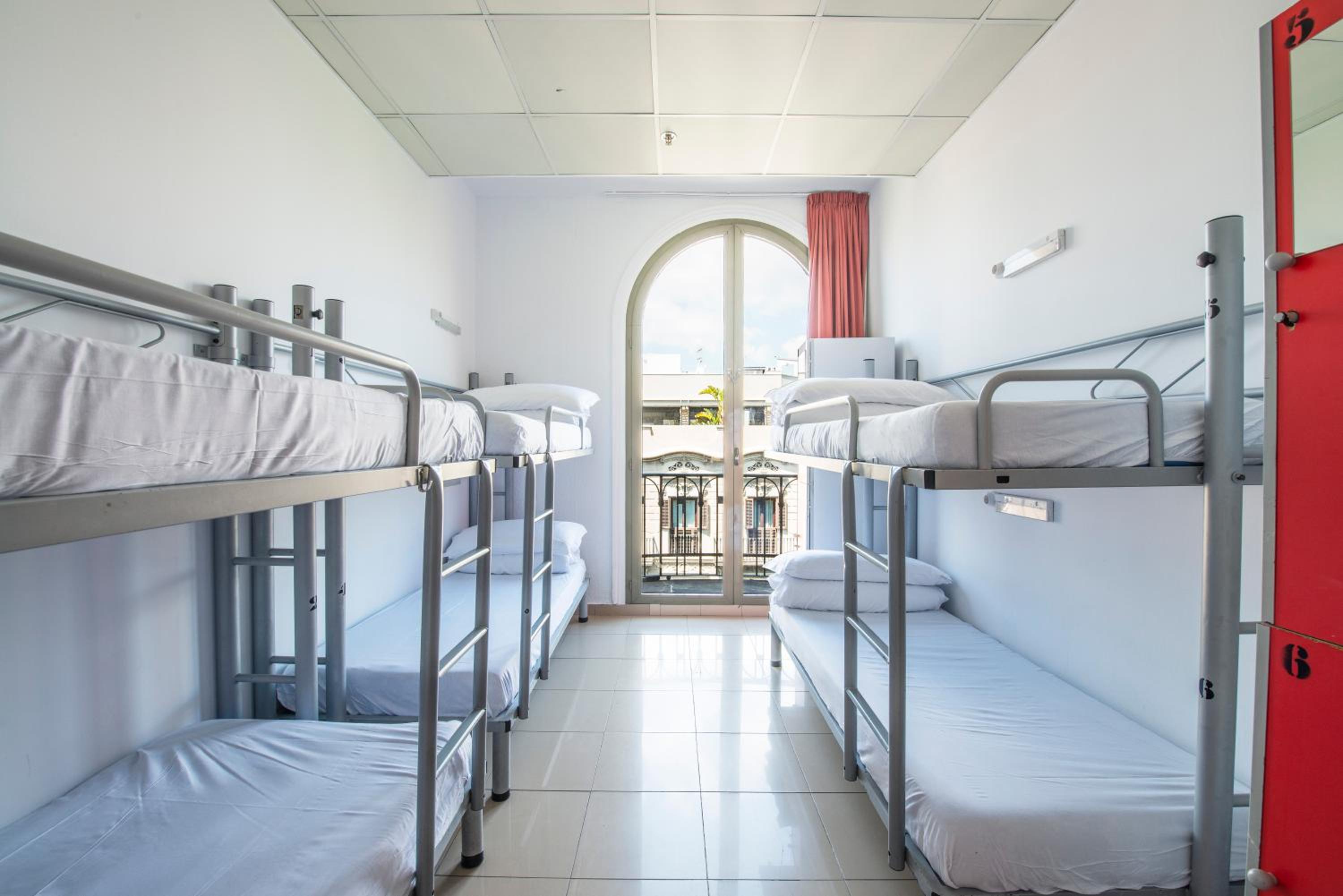 Private, 6 Beds