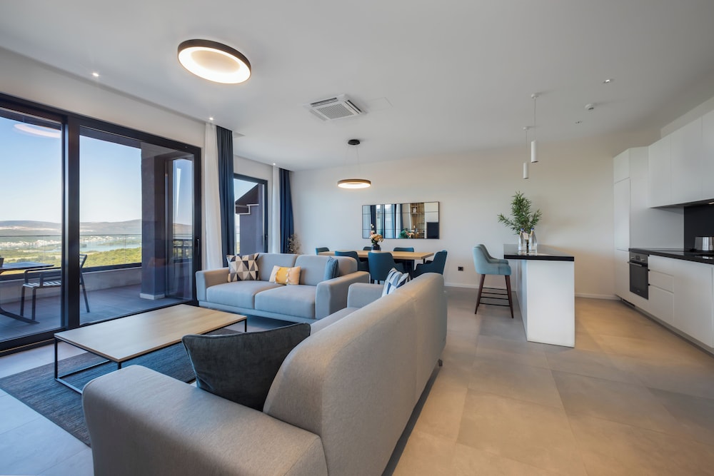 Royal Blue Resort & Residences 33/50