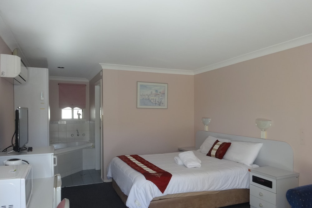FORSTER PALMS MOTEL 22/50