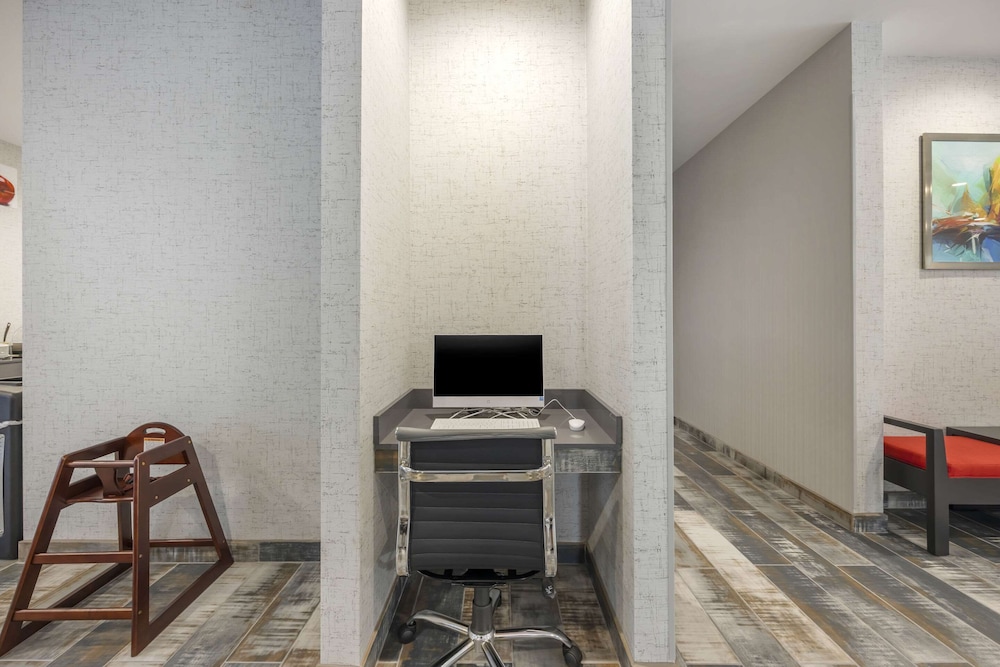 Quality Inn and Suites Joelton Nashville, TN 38/44