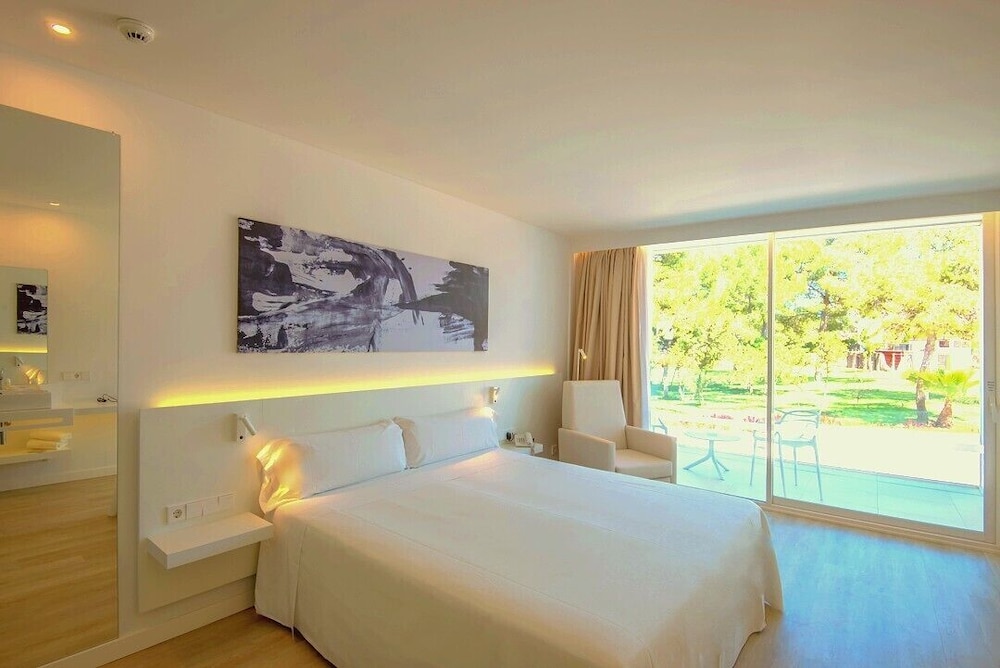 DELUXE, GARDEN VIEW, BALCONY
