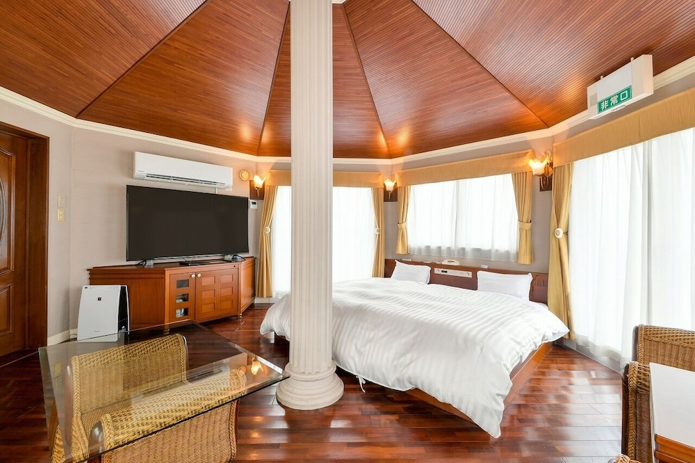 Sky, Suite, King Bed, Sofa, Smoking