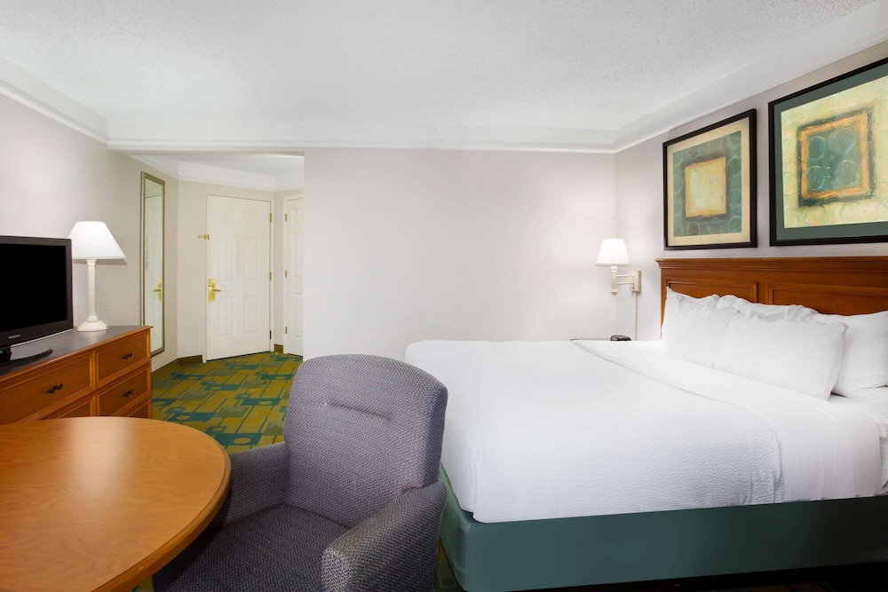 Fairfield by Marriott Inn & Suites Austin West 12/36
