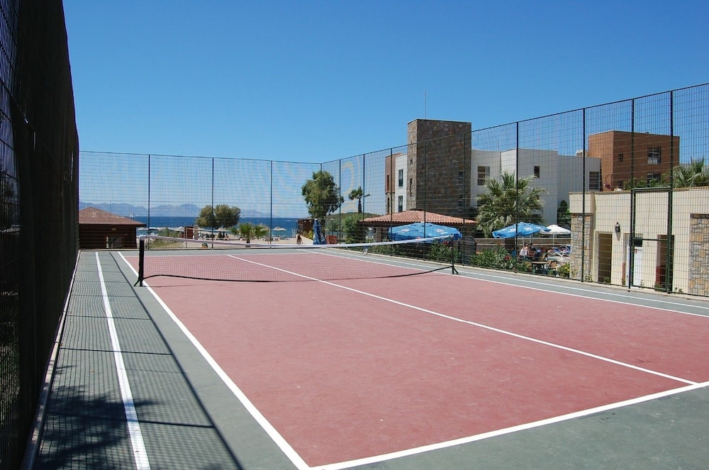 Tiana Beach Resort 66/94