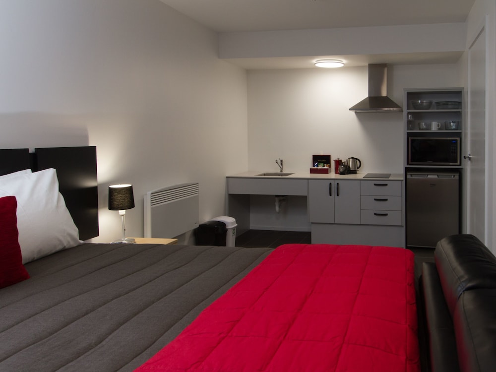 STUDIO, LARGE, ACCESSIBLE