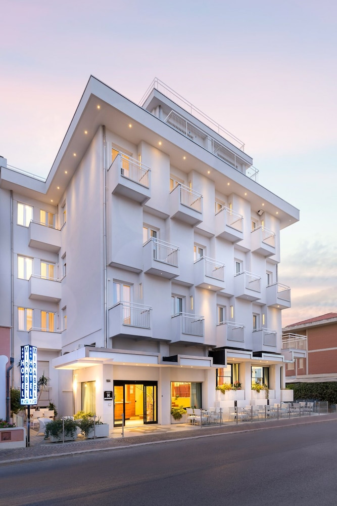 Hotel Mirabel 3/33
