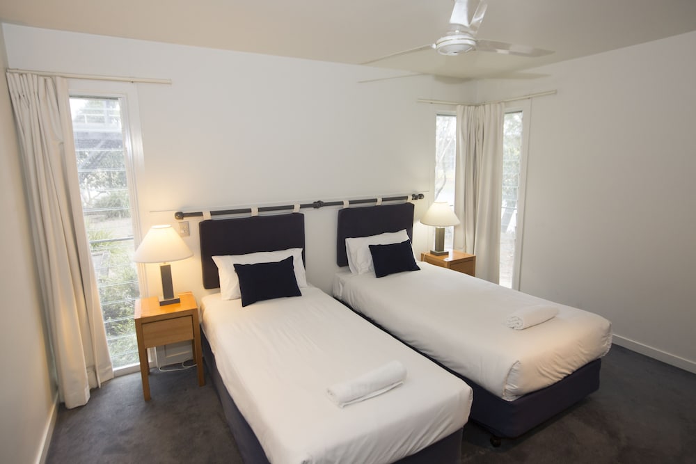 COURAN COVE ISLAND RESORT 7/50