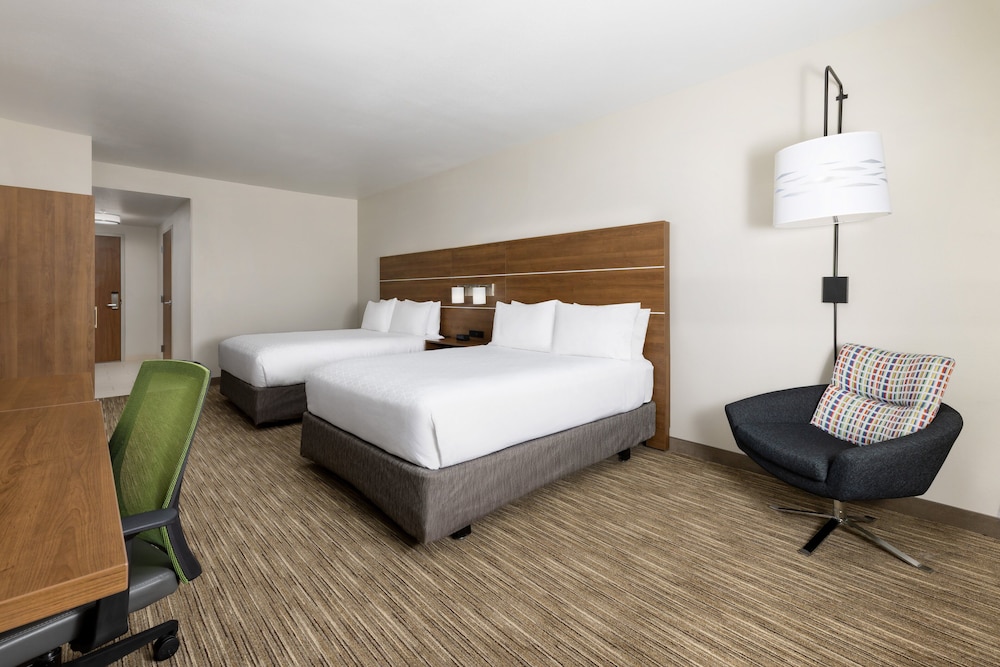 Holiday Inn Express & Suites Oakhurst Yosemite Park Area 22/48