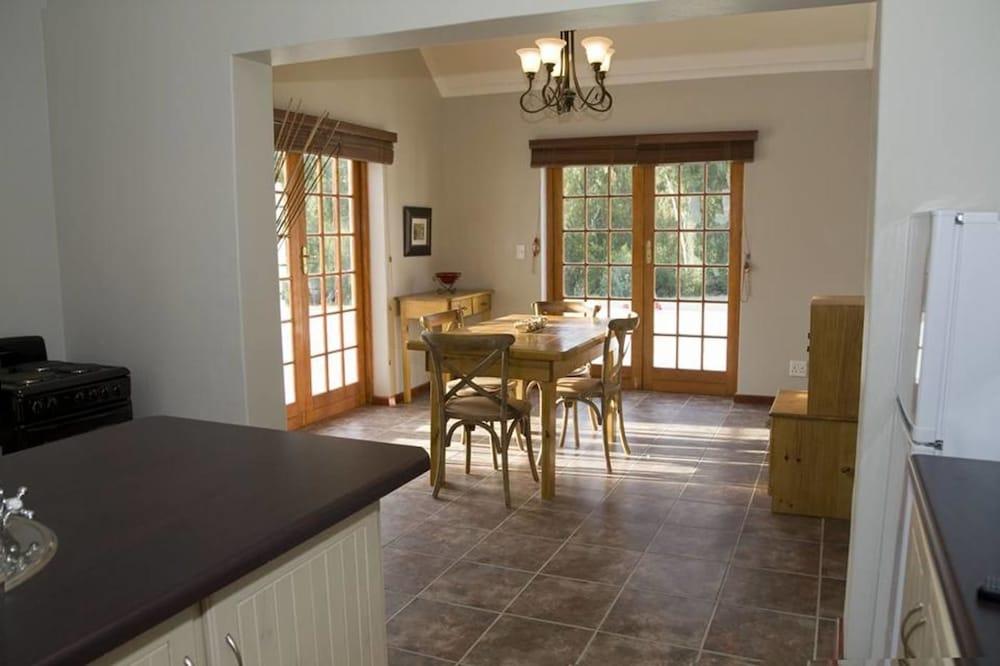 Lady Grey Walk Cottage 12/14