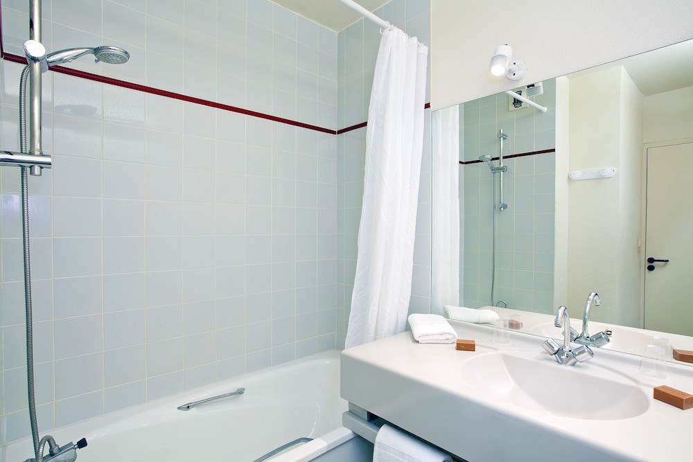 RESIDENCE LES JARDINS DU LAC CERISE HOTELS AND RESIDENCES 47/50
