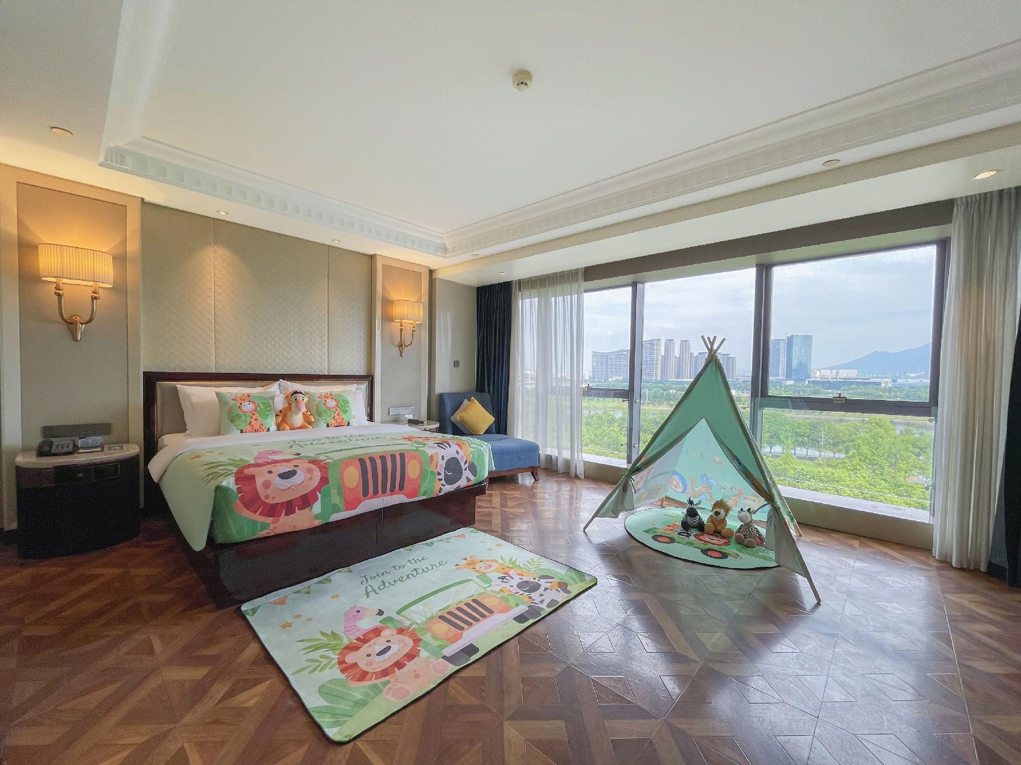Fun, Family, King Bed, Queen Bed, Kasion International 1/2