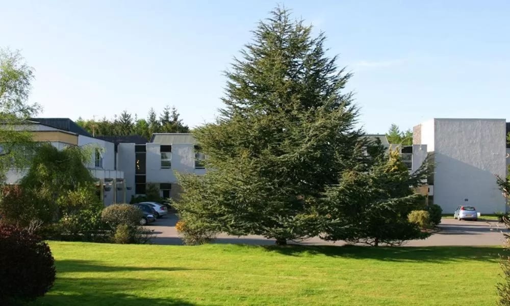 Eight Acres Hotel 35/39