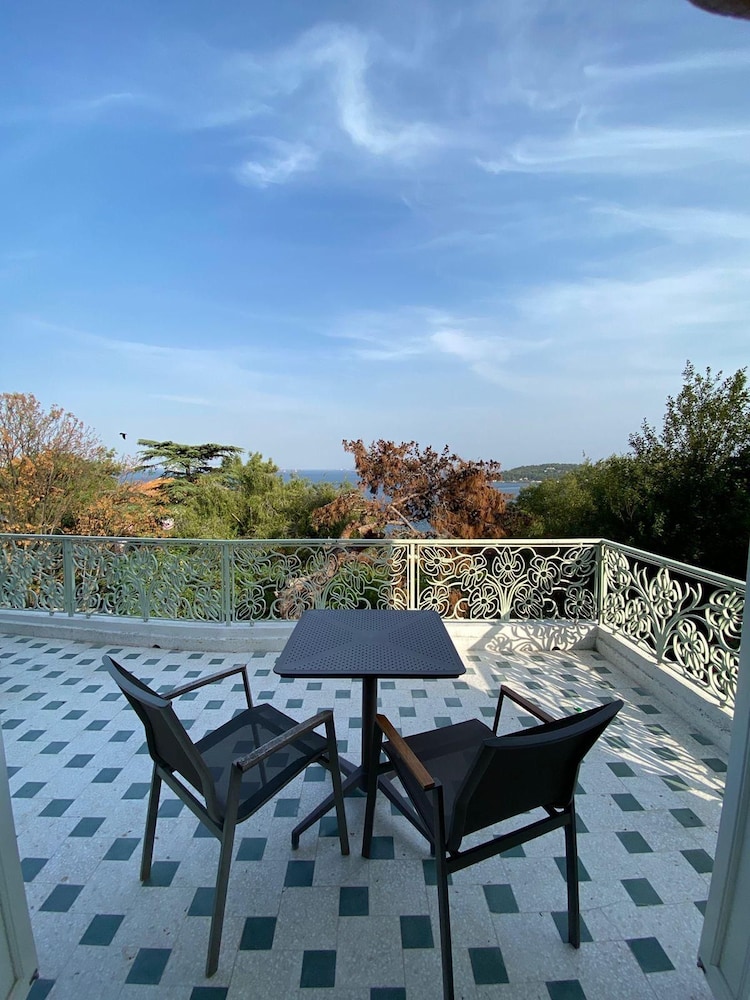 Triada Hotel Buyukada 52/60