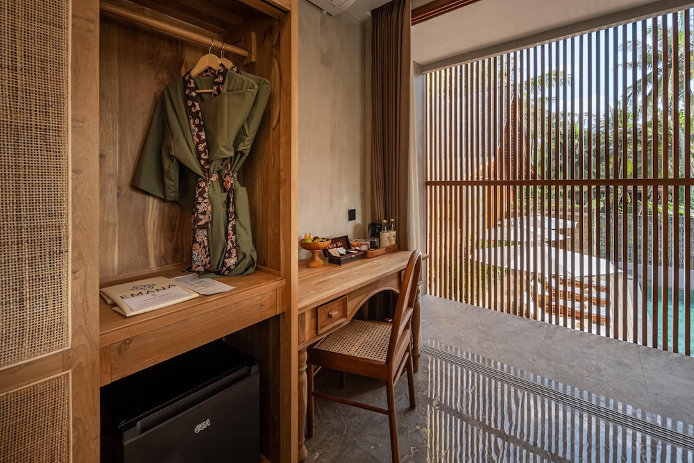 Unagi Wooden Villas by Emana 74/74