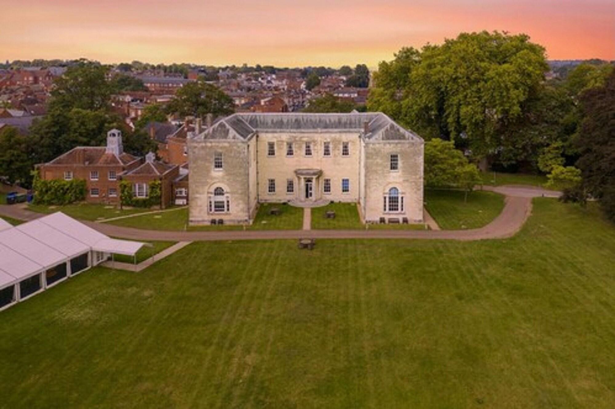 Hitchin Priory 64/71