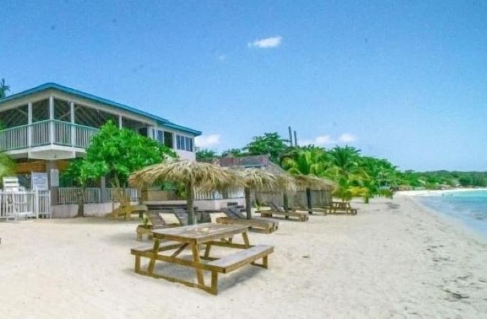 JAMAICA TAMBOO RESORT 18/23