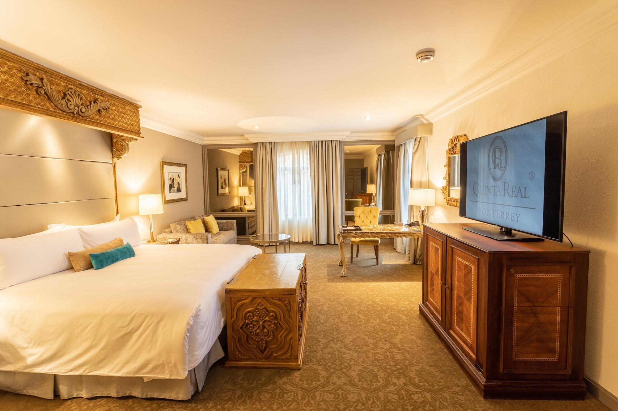 GOVERNOR, SUITE, KING BED