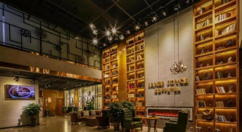 James Joyce Coffetel (Chengdou Chadianzi Bus Terminal, Jinke North Road Metro Station) 5/35