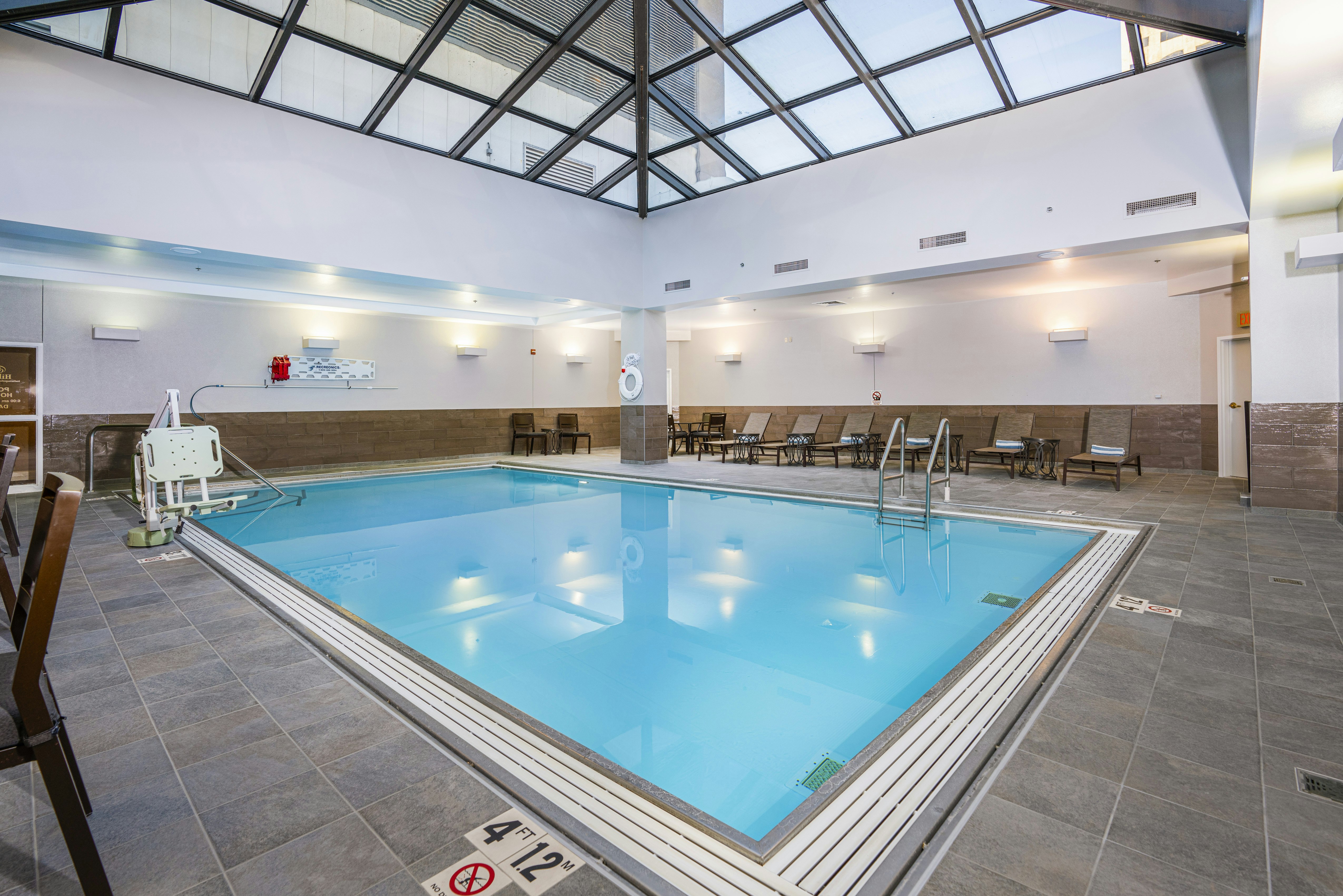 Hilton Indianapolis Hotel & Suites 16/45