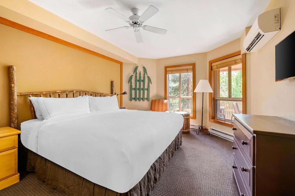 1 BEDROOM, PREMIER, SUITE, KING BED, SOFA