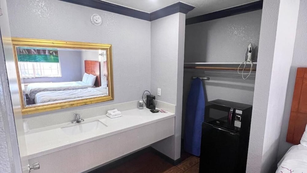 Anchorage Inn Motel 36/36