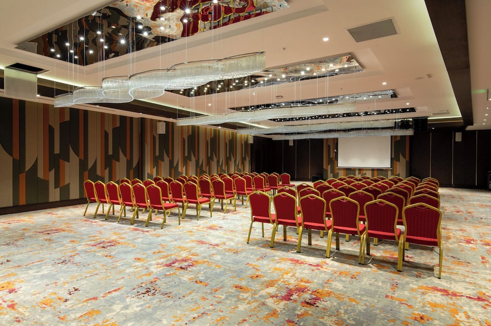 Azura World Hotel 38/46