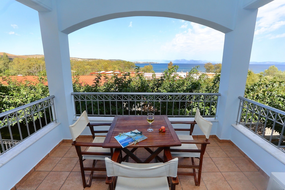 Vathi Hotel 30/50