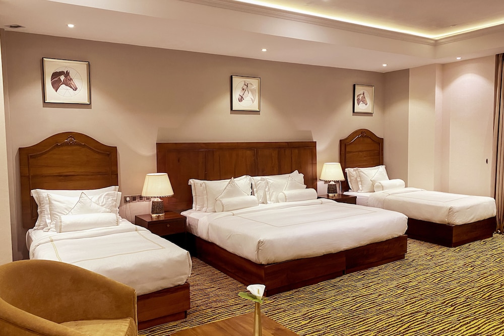 The Golden Ridge Hotel 15/57