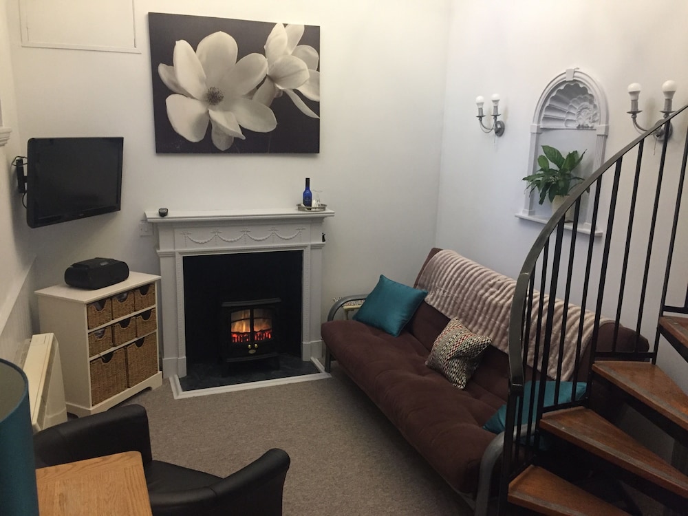 Devonshire House 27/44