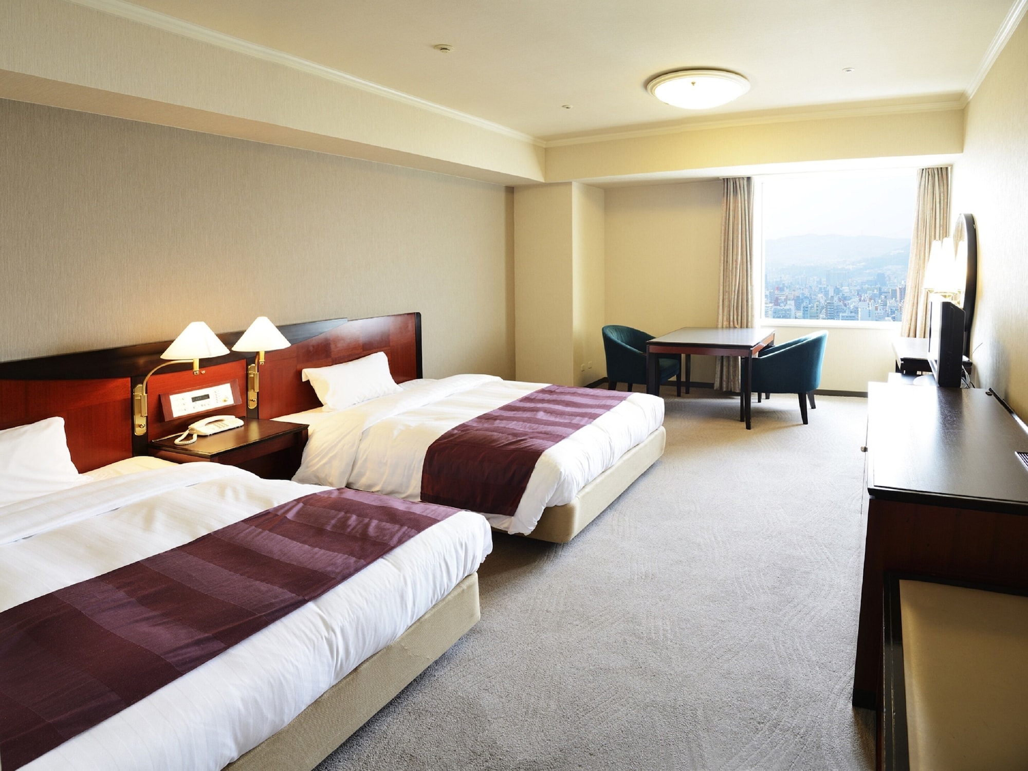 DELUXE, TWIN BEDS, SMOKING