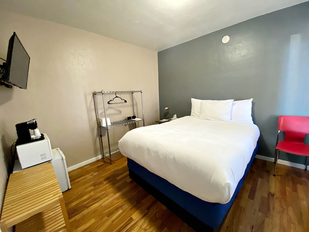 Ashland Motel 7/46