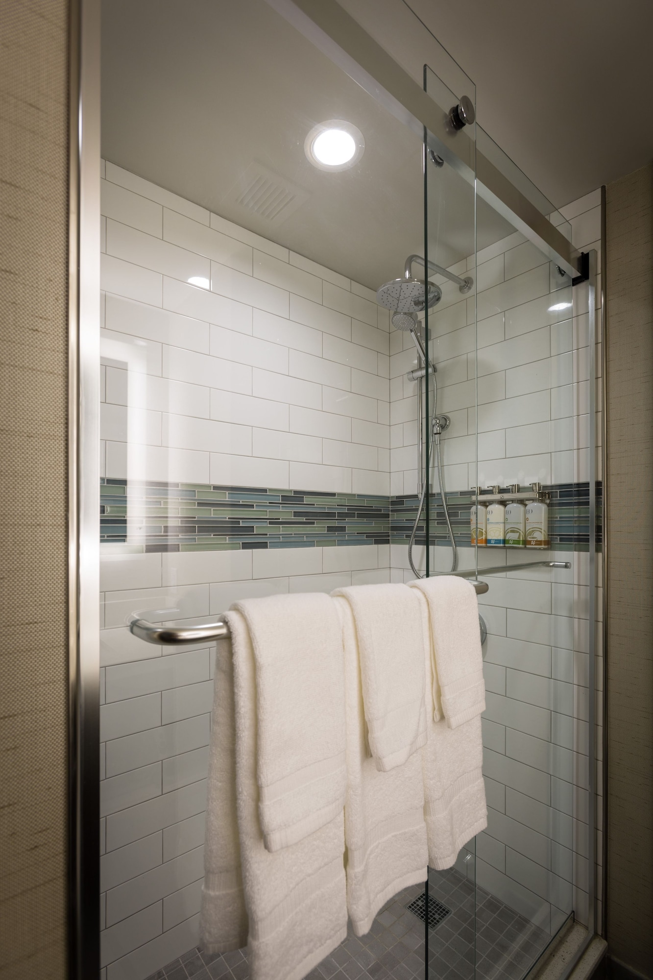 2 Double Beds Standard Comm Accessible