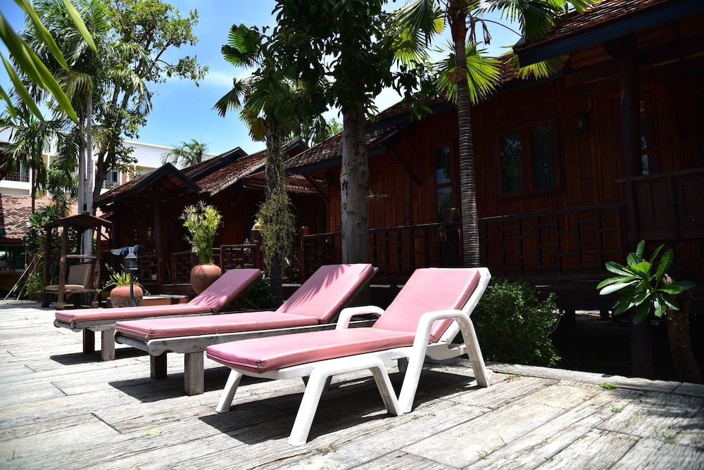 At Home Resort 28/38