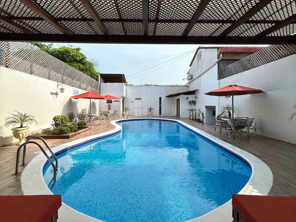 Hotel Del Patio 59/62